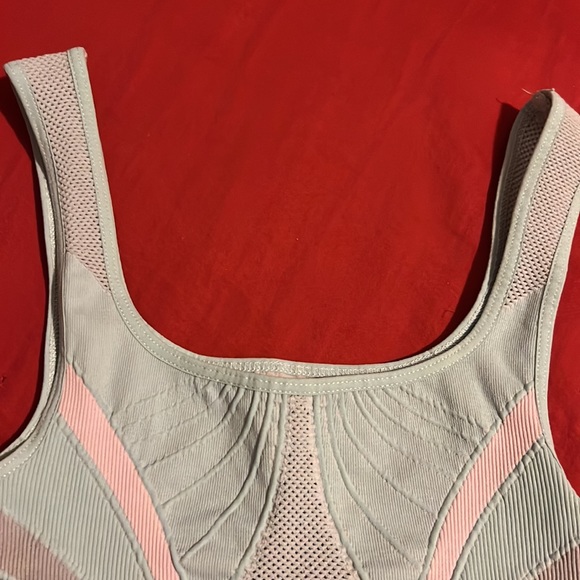 The Essence Crop - Picture 8 of 9